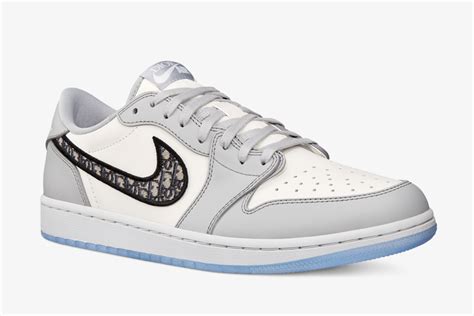 jordan 1 dior low price.